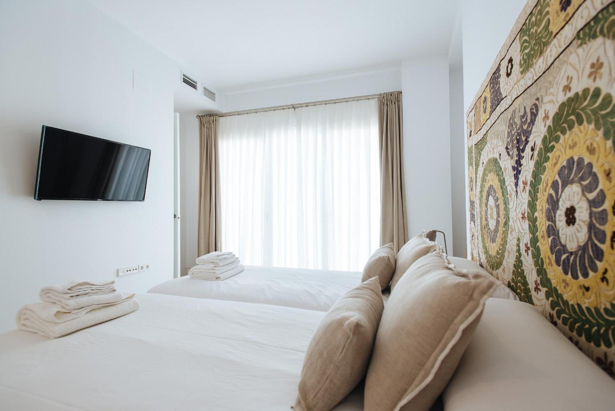 Eva Recommends Castellar Pool & Terrace Apartment